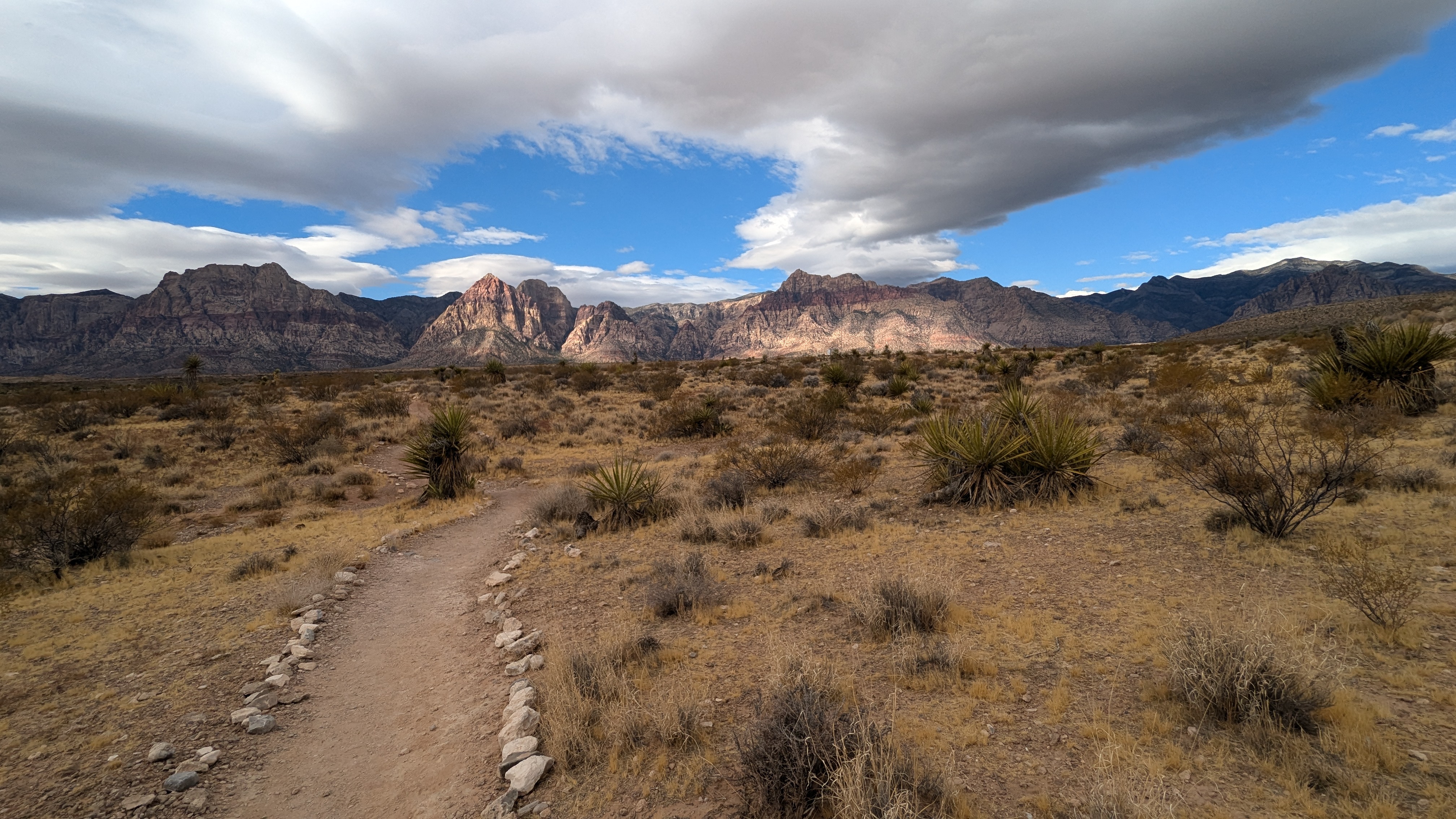 unidentified mountains in Red Rock Canyon