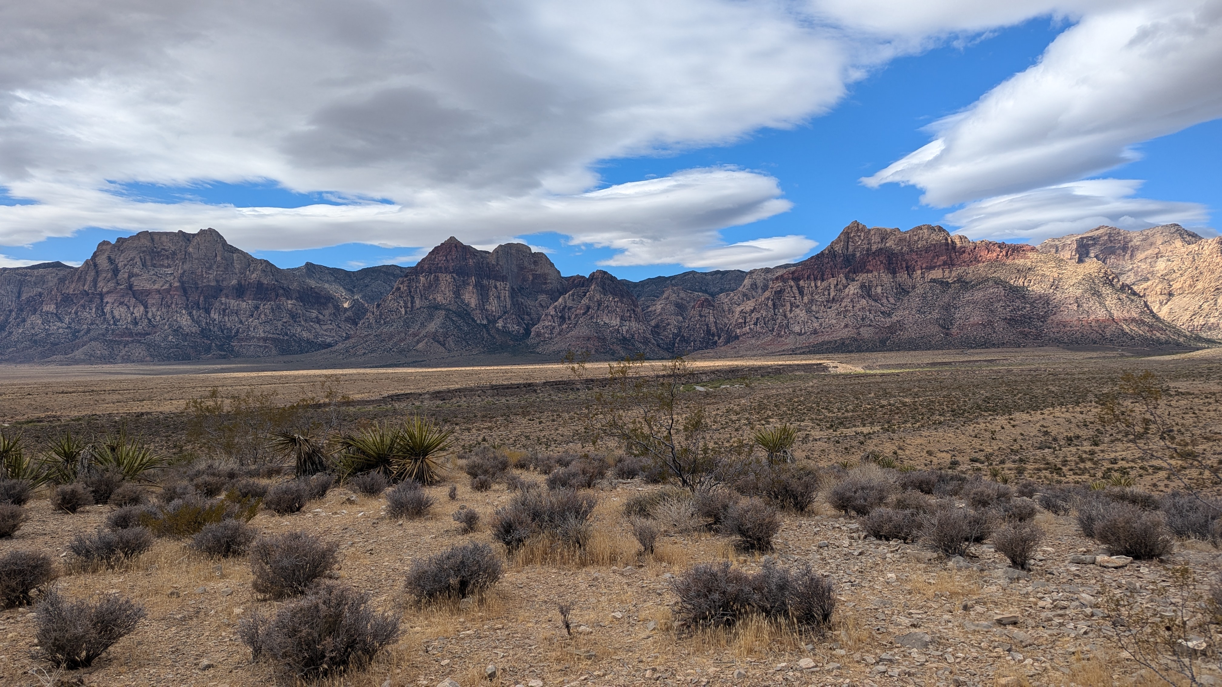 unidentified mountains in Red Rock Canyon
